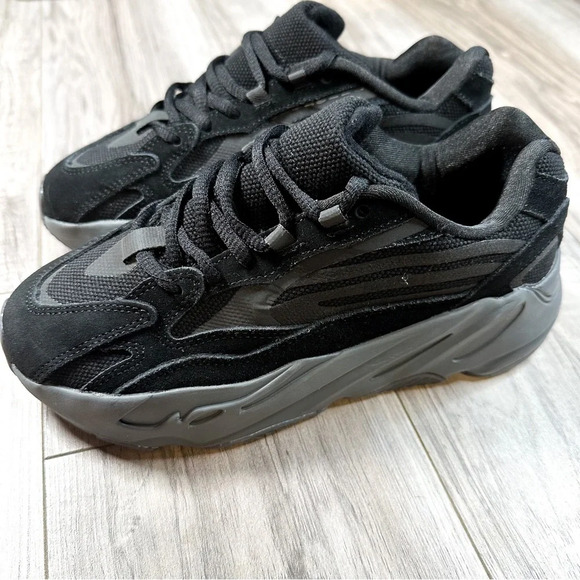 Adidas Yeezy Boost 700 V2 Vanta 9 - Picture 6 of 12